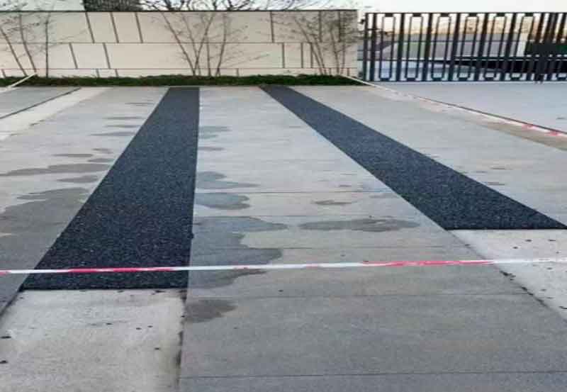 江苏省盐城市亭湖区文六路与新景路交叉口西北方向172米，3公分黑色胶粘石400平