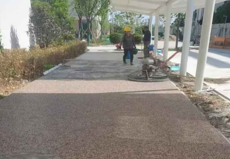 江苏淮安金湖县育才初级中学胶粘石咖啡色1500平